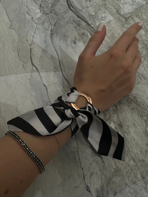 bratara din matase de culoare neagra si inel rose gold